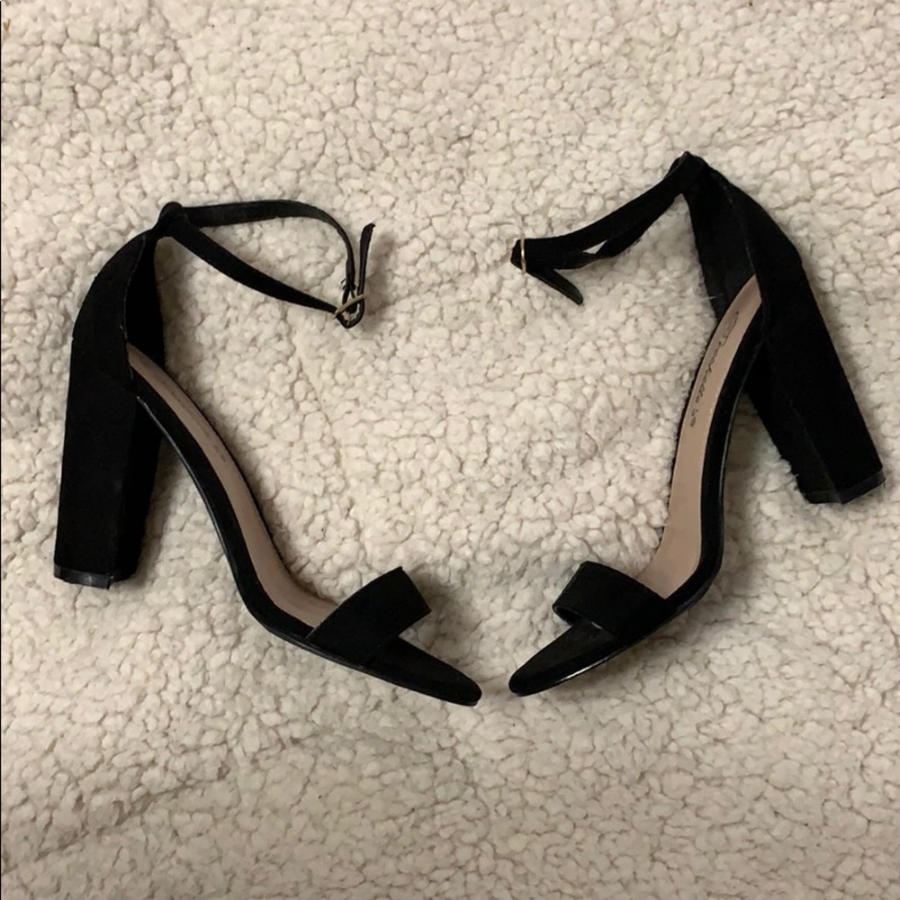 Lulus black heel